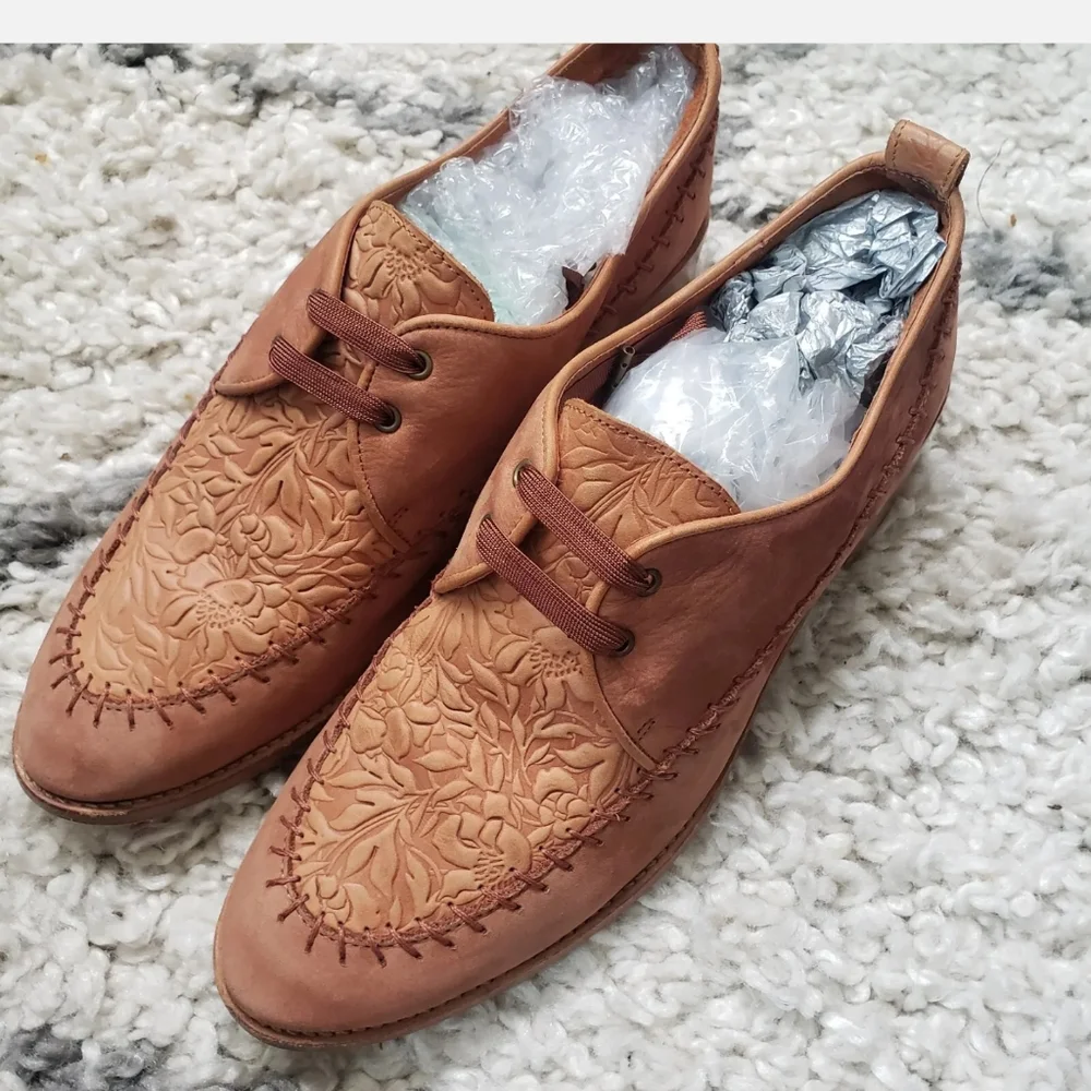 Rae Jones tooled leather loafer flats 40 US 9